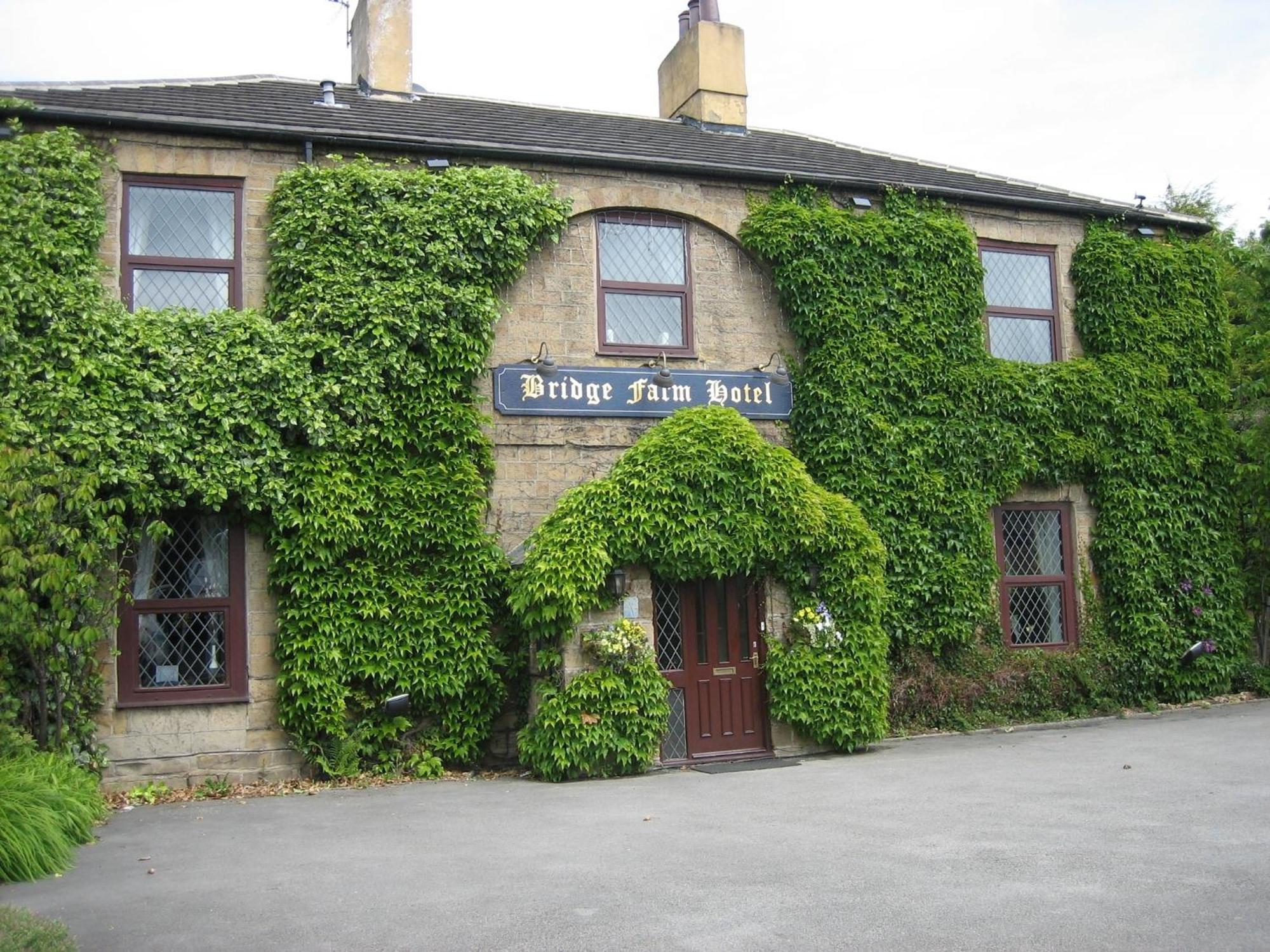 Bridge Farm Hotel Лидс Экстерьер фото
