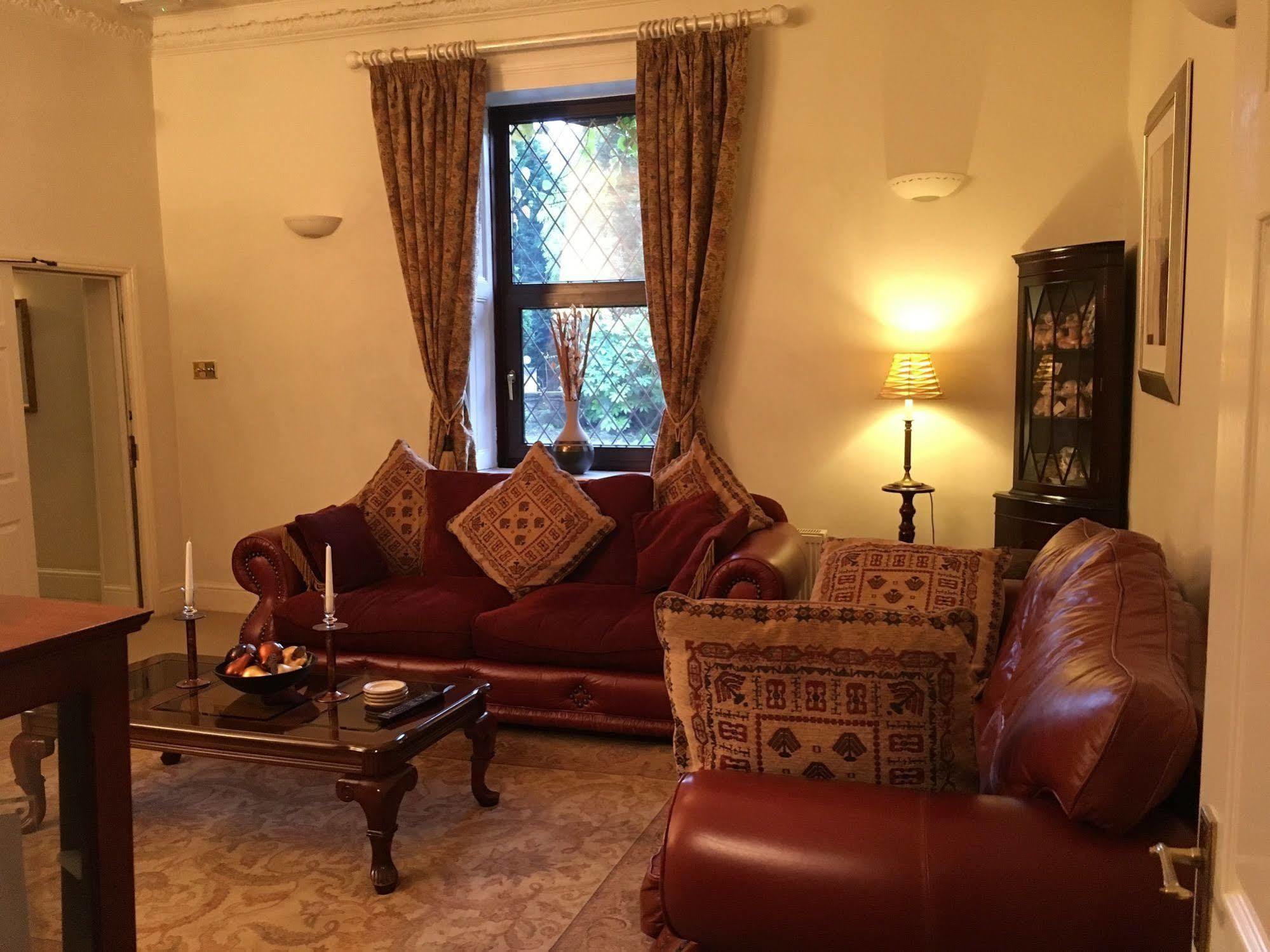 Bridge Farm Hotel Лидс Экстерьер фото