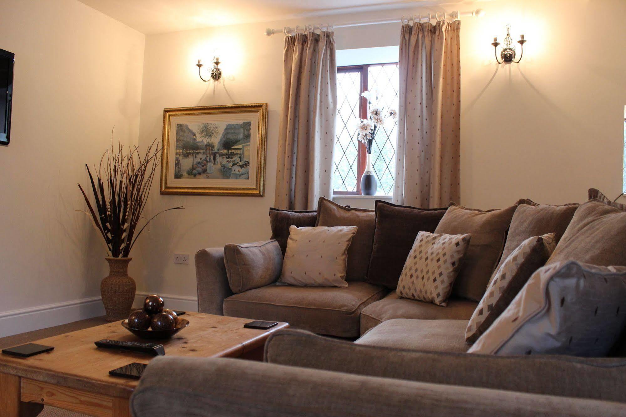 Bridge Farm Hotel Лидс Экстерьер фото