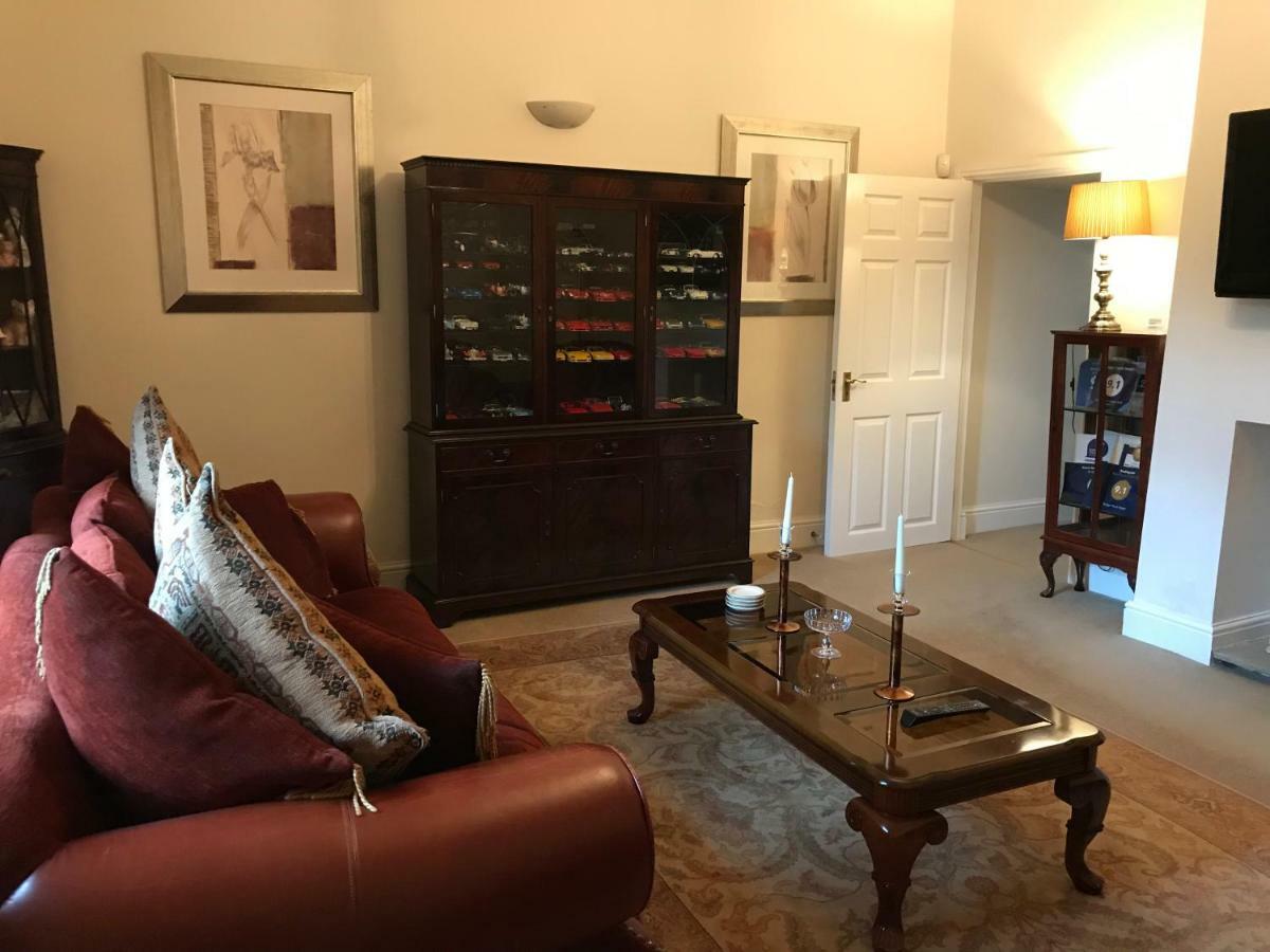 Bridge Farm Hotel Лидс Экстерьер фото