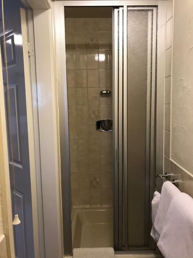 Bridge Farm Hotel Лидс Экстерьер фото