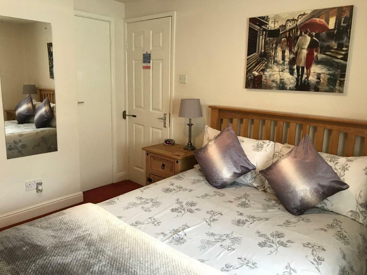 Bridge Farm Hotel Лидс Экстерьер фото