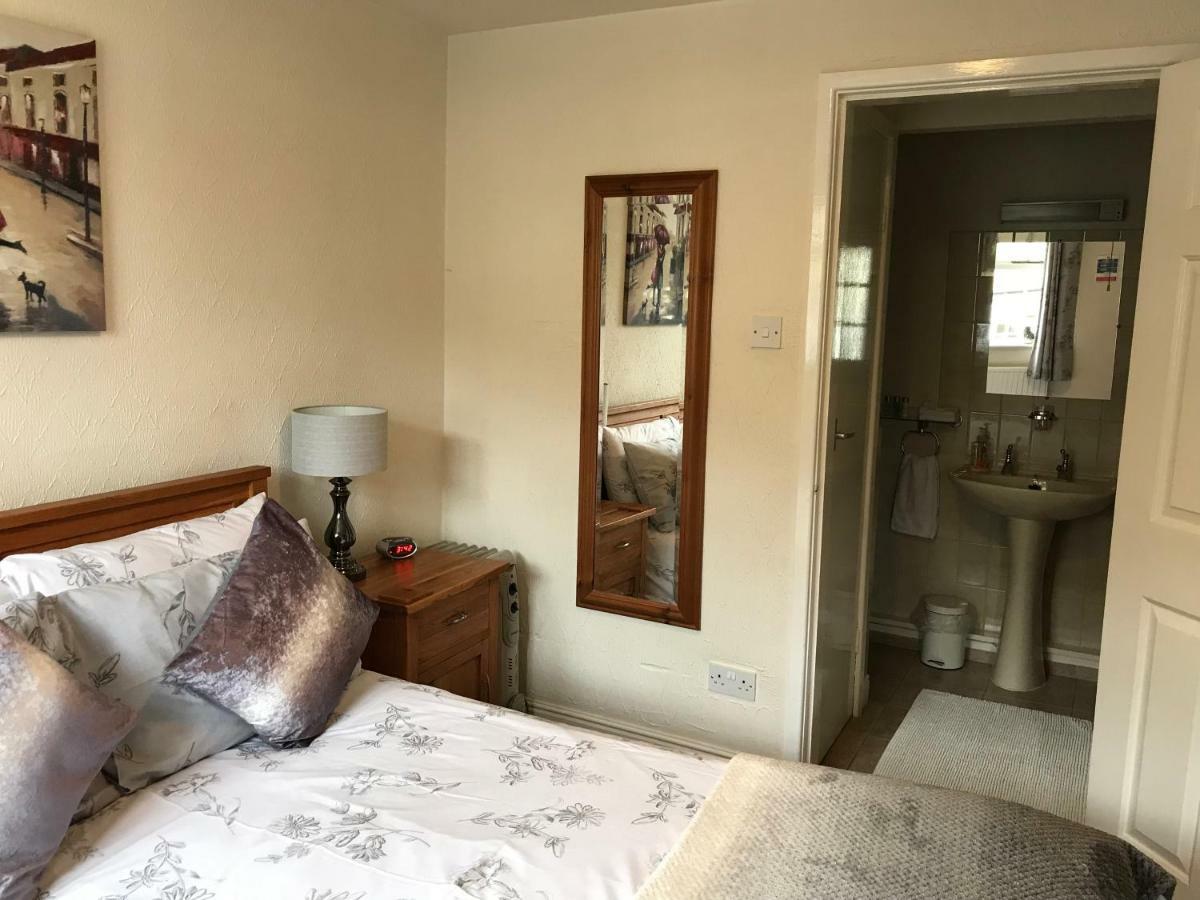 Bridge Farm Hotel Лидс Экстерьер фото