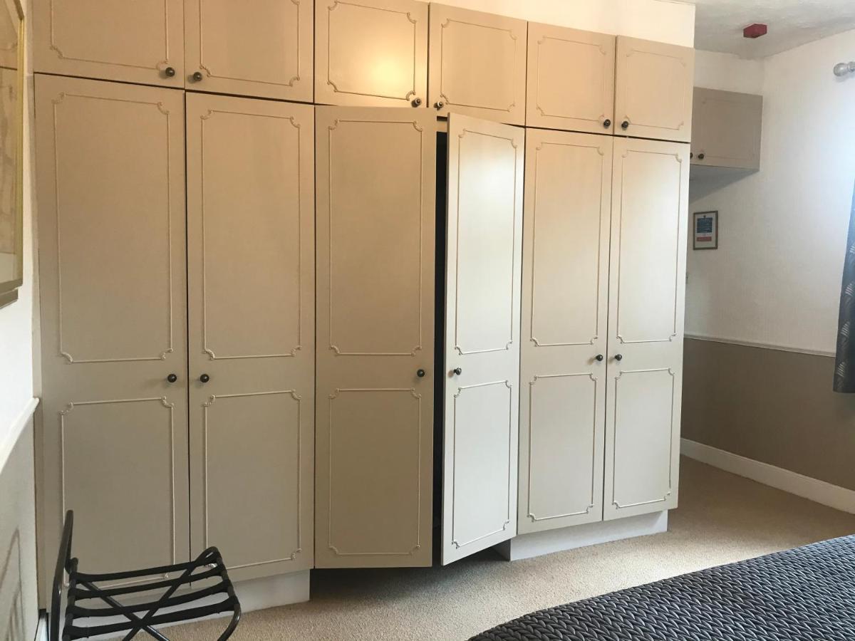 Bridge Farm Hotel Лидс Экстерьер фото