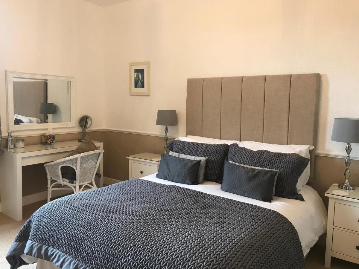 Bridge Farm Hotel Лидс Экстерьер фото